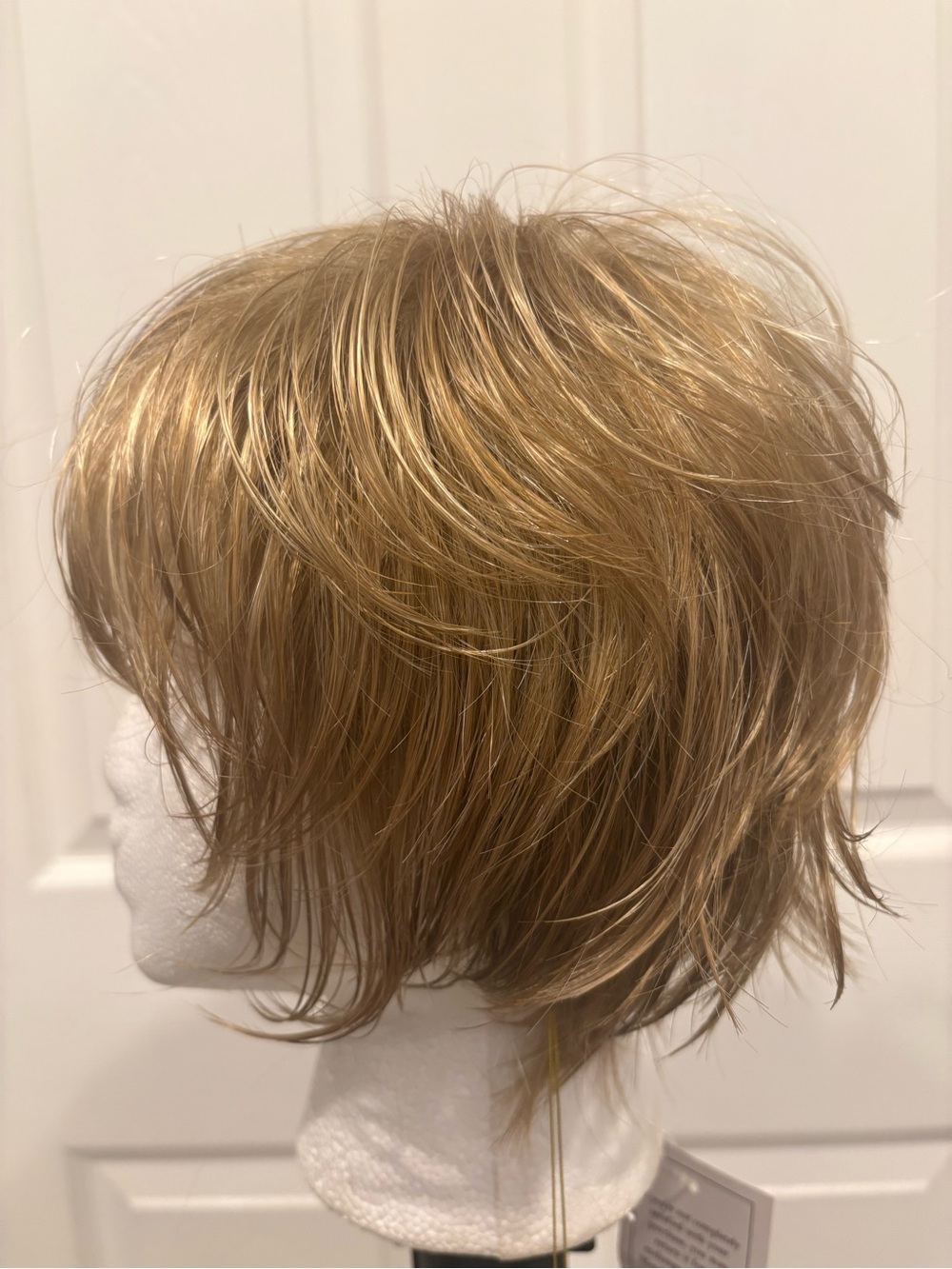 PAULA YOUNG Bree Style in Golden Lights color! NEW! Short Gold Blonde Wig!